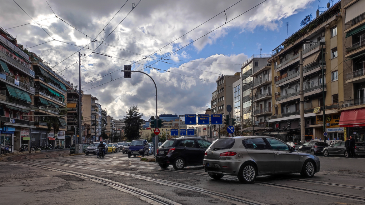 Κίνηση στους δρόμους: Καθυστερήσεις στην Αττική Οδό, στο ρεύμα προς Λαμία - Δείτε live εικόνα