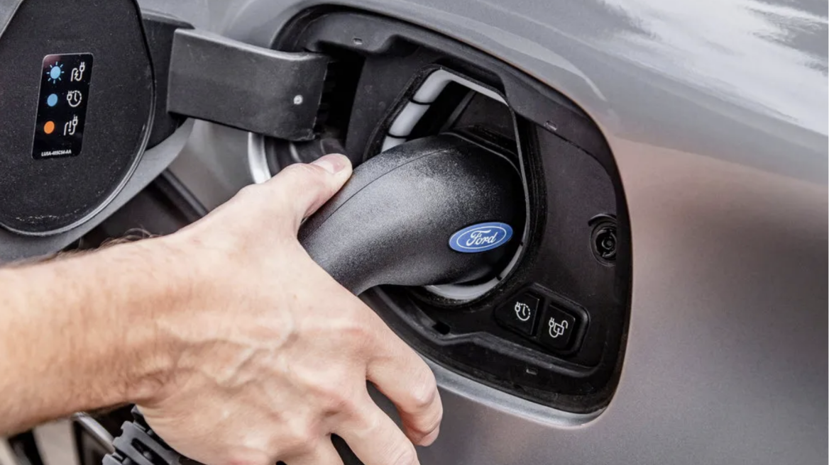 Αλλάζουν τα διόδια - Κάθε οικογένεια να έχει ένα ηλεκτρικό