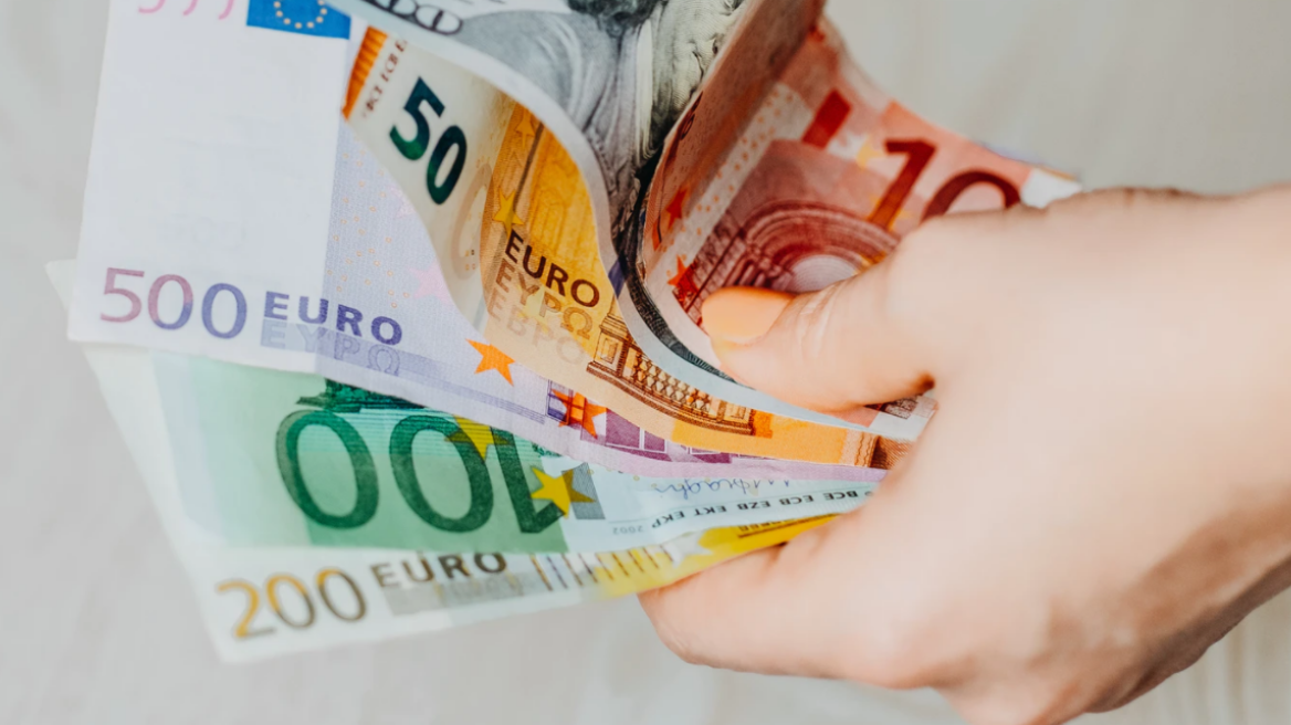 Επιδόματα ΟΠΕΚΑ: Τι πληρώνεται σήμερα - Ποιοι θα λάβουν ενισχυμένη δόση του επιδόματος παιδιού