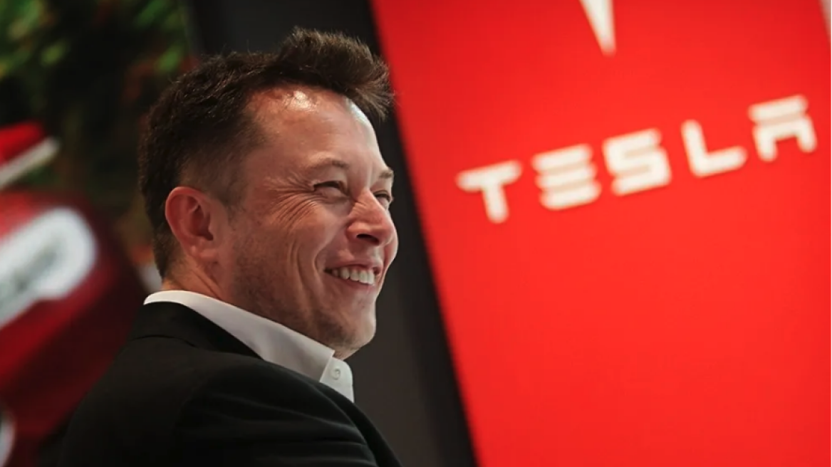 Ο Elon Musk αγοράζει τη Manchester United;