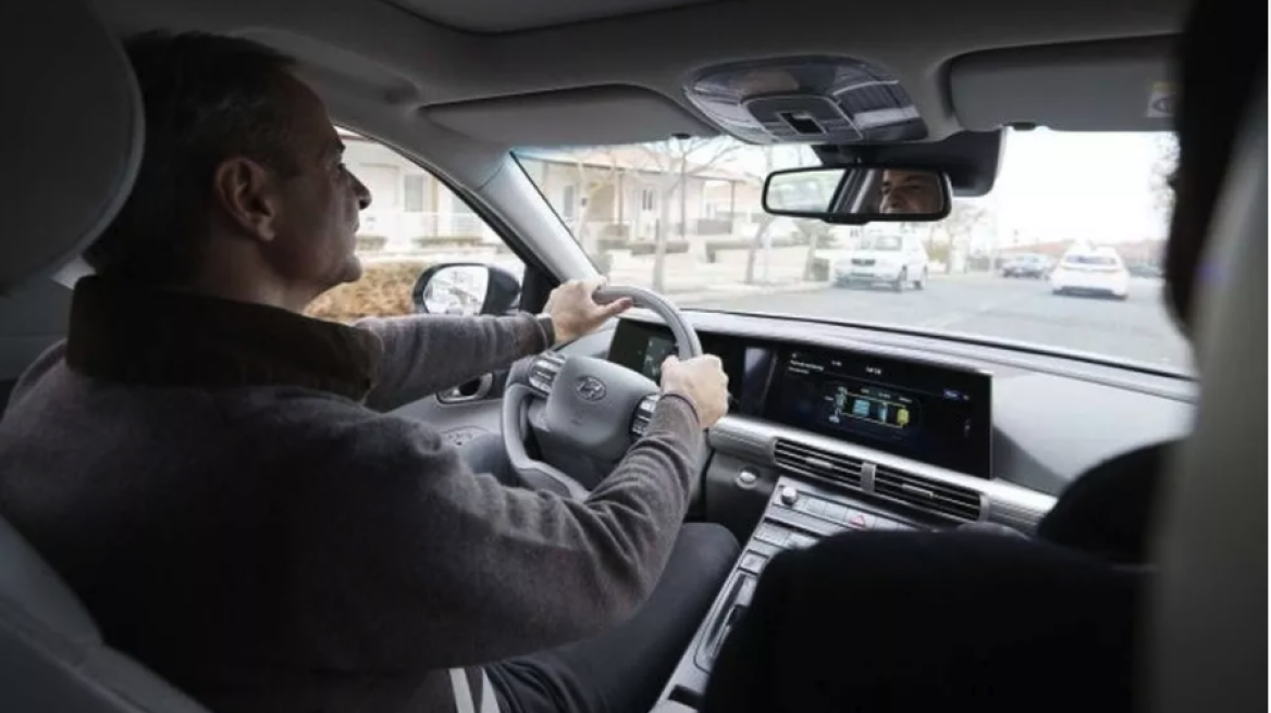 Video: Ο Πρωθυπουργός με το «πράσινο» υδρογονοκίνητο