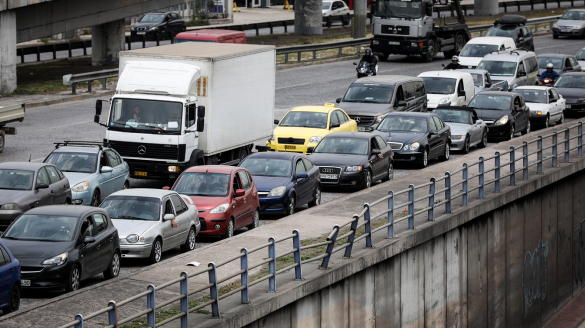 Κίνηση στους δρόμους: «Ασφυξία» στον Κηφισό, ποιους δρόμους να αποφύγετε αυτή την ώρα