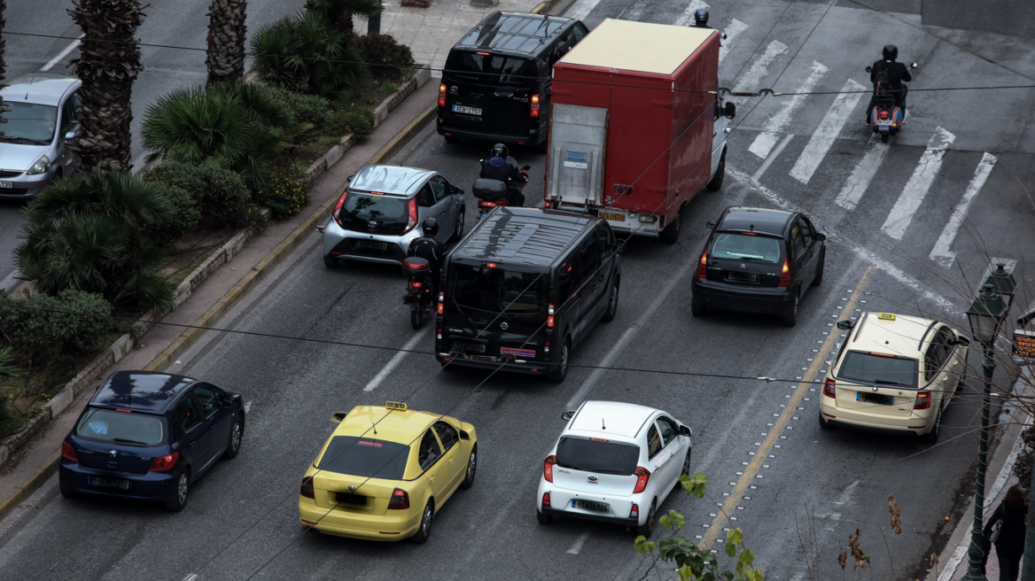 Κίνηση στους δρόμους: Πού έχει μποτιλιάρισμα αυτή την ώρα 