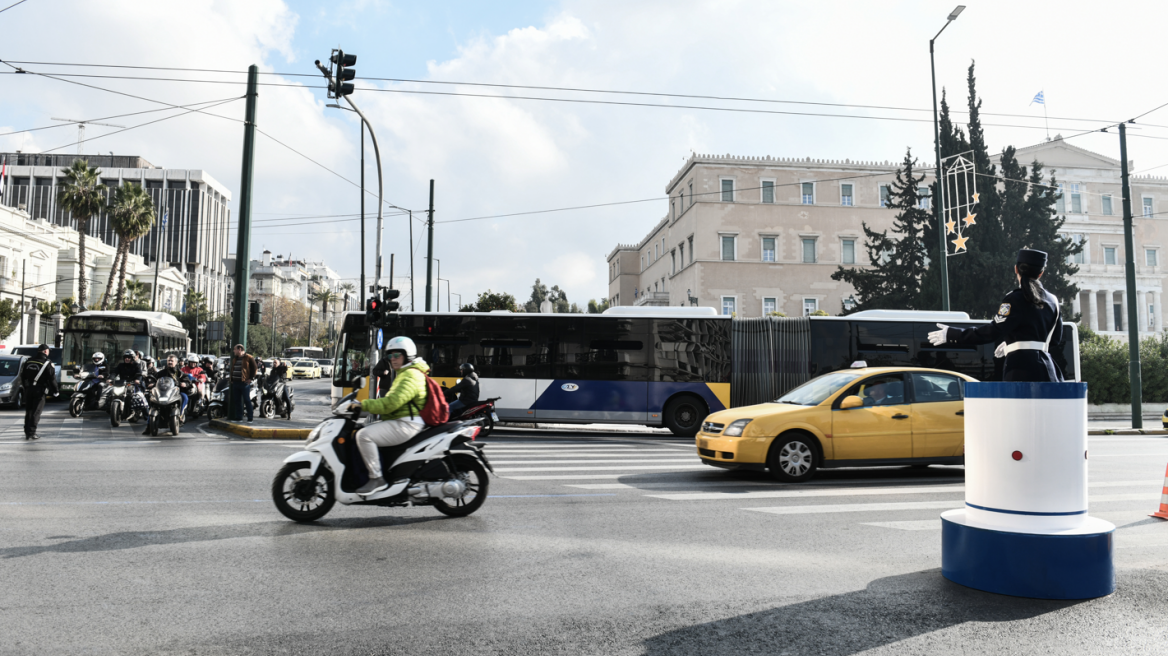Κίνηση στους δρόμους: Μποτιλιάρισμα σε Κηφισό και κέντρο - Live εικόνα
