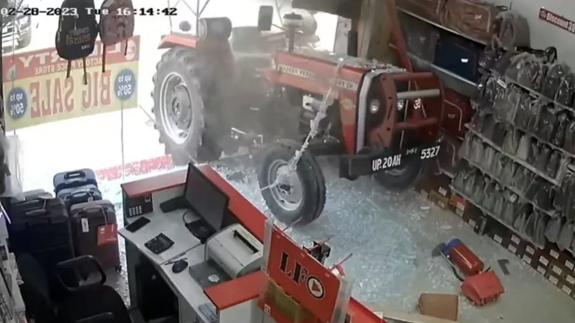 «Δαιμονισμένο» τρακτέρ χωρίς οδηγό προκαλεί χάος! (+video)