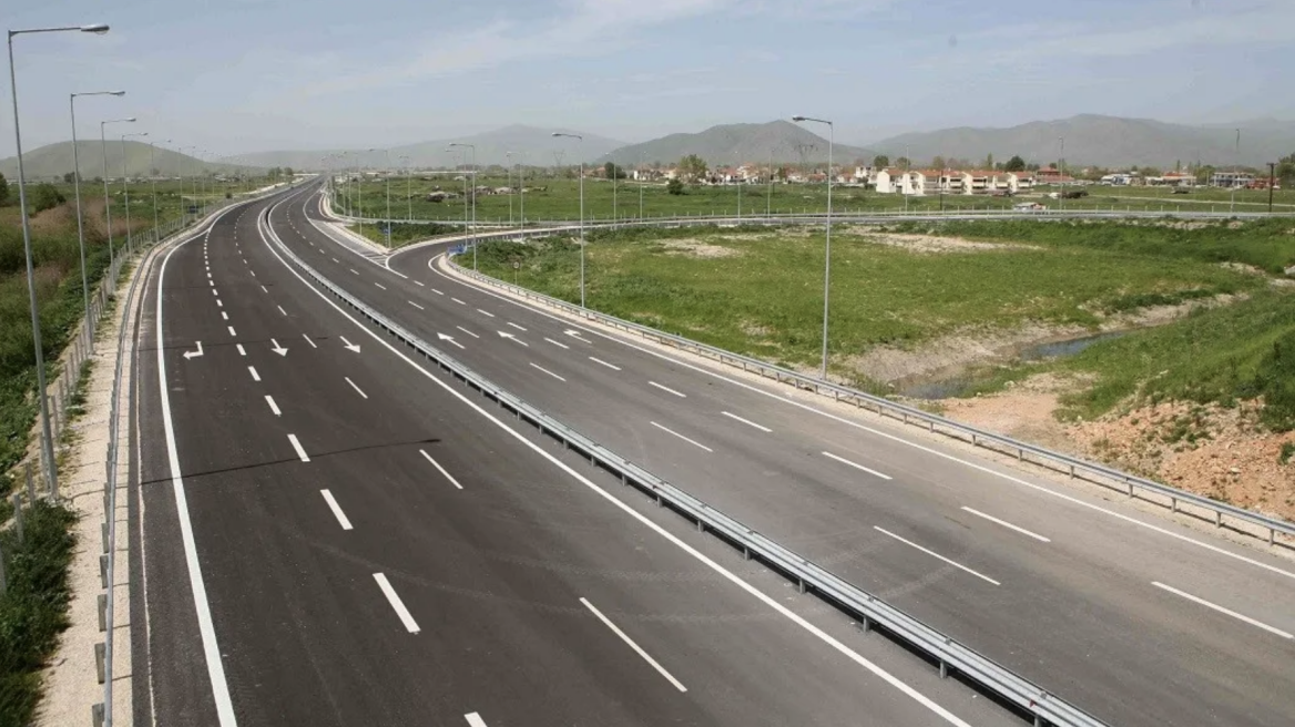 Απίστευτο: Πήγαινε ανάποδα στην Εθνική μπροστά στα μάτια μας