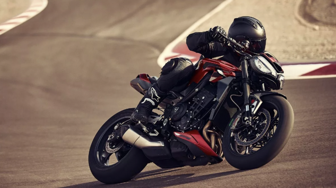 Πρωταθλητής «λιώνει» την Triumph 