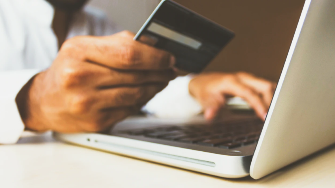 ΑΑΔΕ: Οι προθεσμίες αναβάθμισης των ταμειακών μηχανών για τη διασύνδεση με τα POS