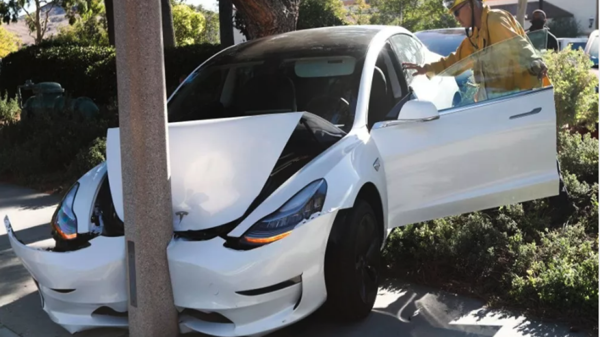 Τρακάρισμα με ηλεκτρικό: Αξίζει να το επισκευάσεις ή το πετάς;