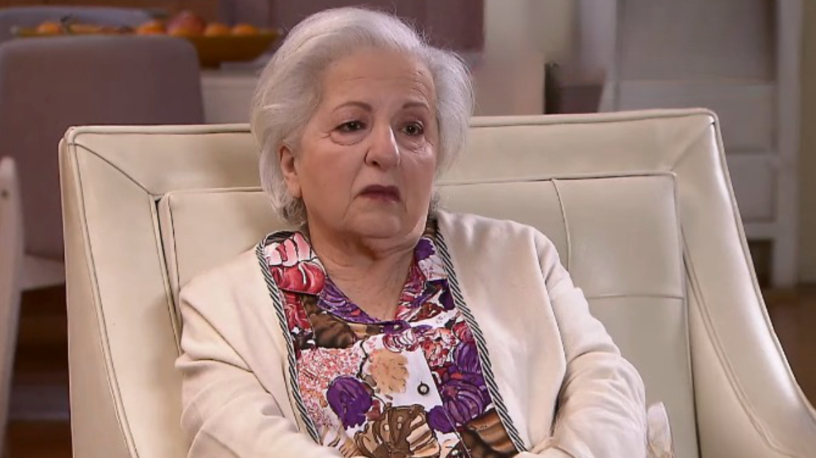 Μην αρχίζεις τη μουρμούρα: Ο Ηλίας στέλνει τη μητέρα του σε ψυχολόγο