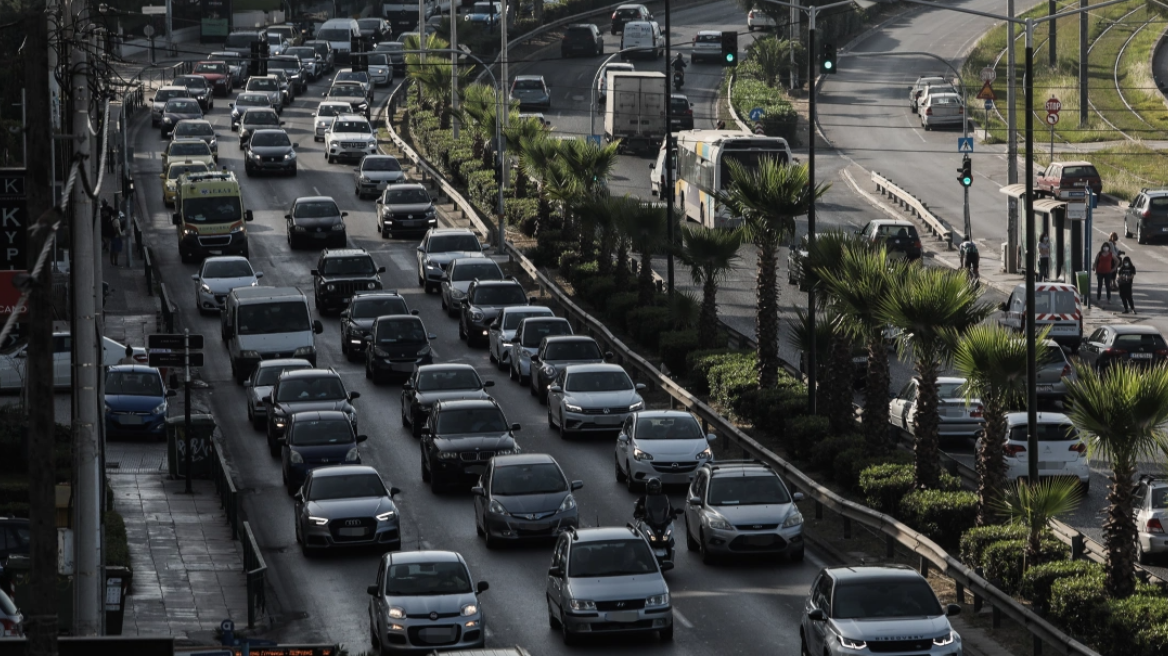 Κίνηση στους δρόμους: Μποτιλιαρισμένος ο Κηφισός - Πού αλλού υπάρχουν καθυστερήσεις