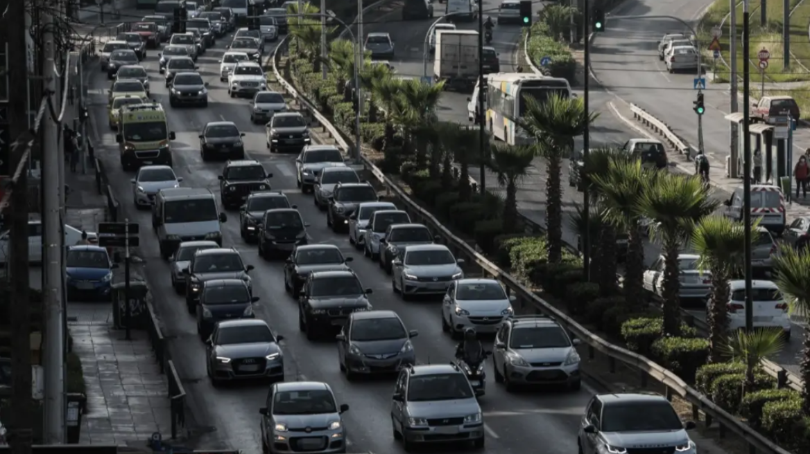 Κίνηση στους δρόμους: Νέα ταλαιπωρία στον Κηφισό προς Πειραιά από τροχαίο στο ύψος των ΚΤΕΛ