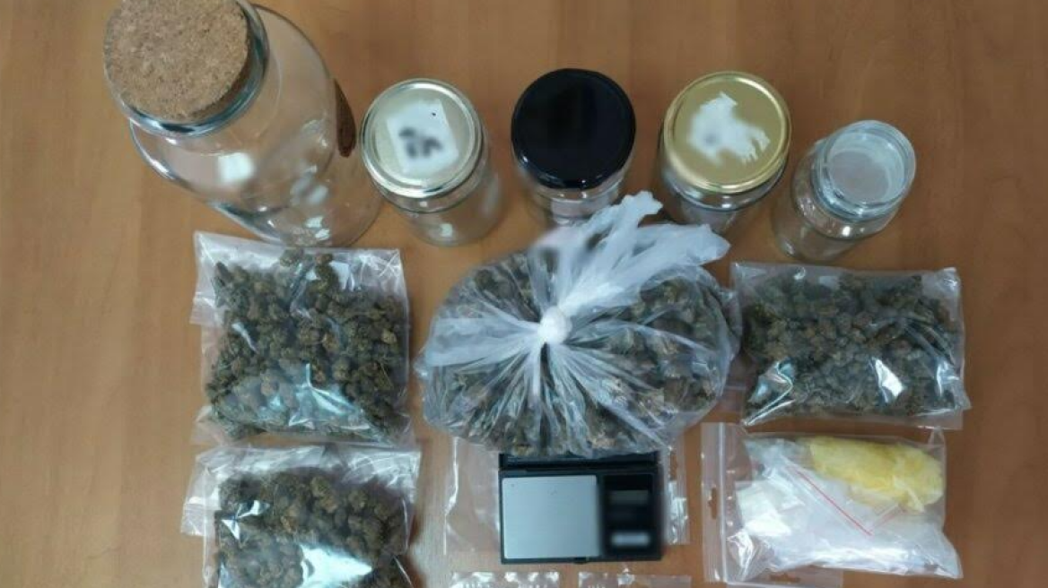 18χρονος διακινούσε κάνναβη στη Λαμία και κρατούσε σημειώσεις με τις αγοραπωλησίες
