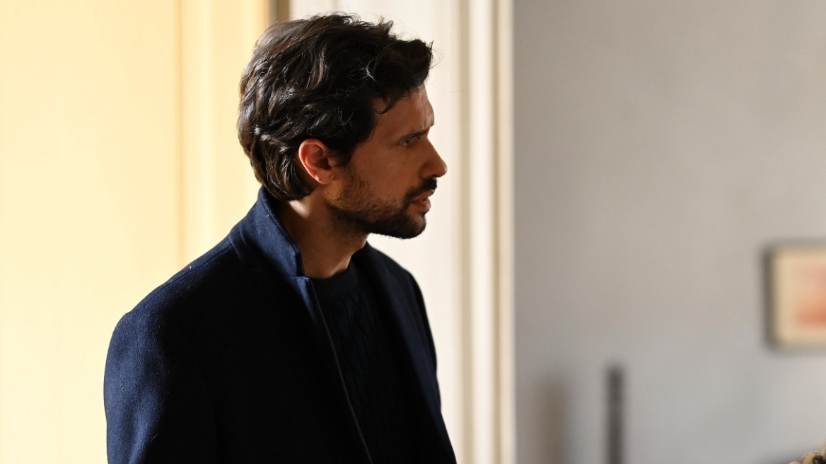 Σασμός: Ο Αστέρης κάνει ένα δώρο στην Αργυρώ που τη συγκινεί