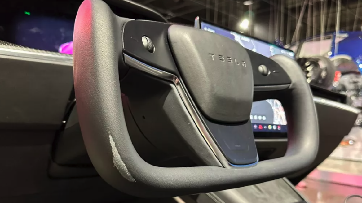 Η Tesla θα αναβαθμίσει το κακό τιμόνι της