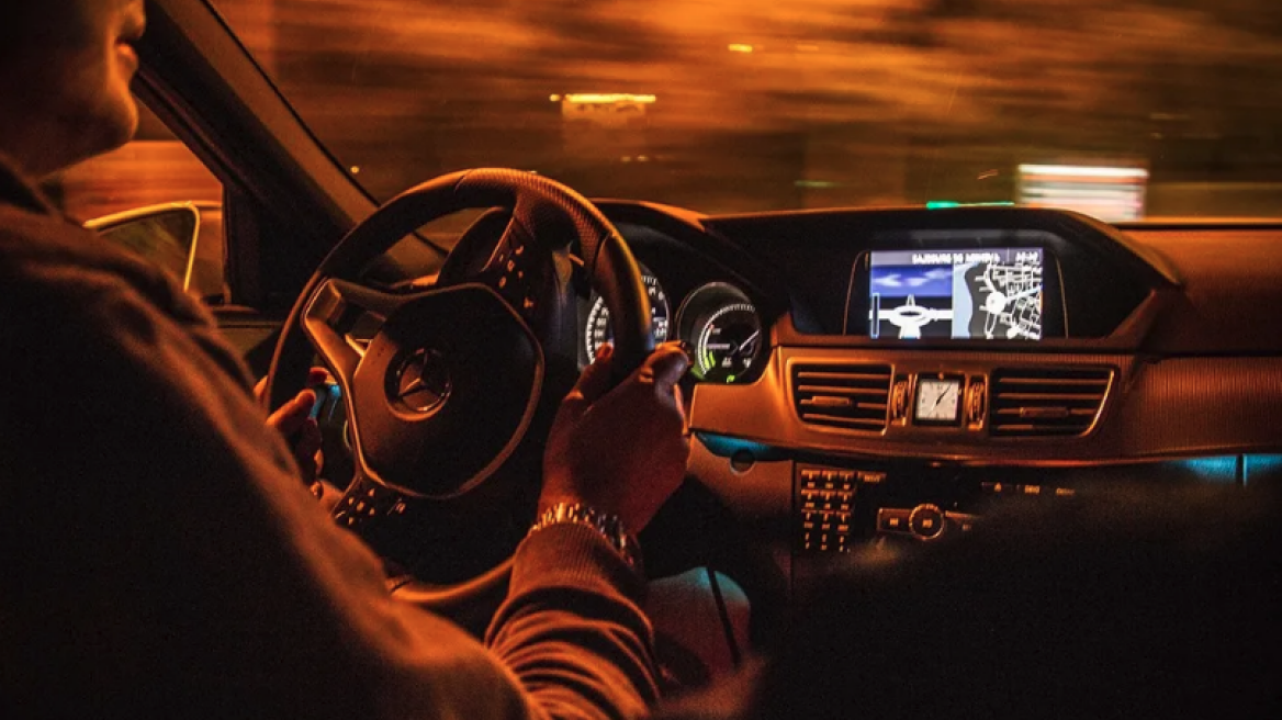 Βάζουν... χαράτσι σε όσους οδηγούν νύχτα