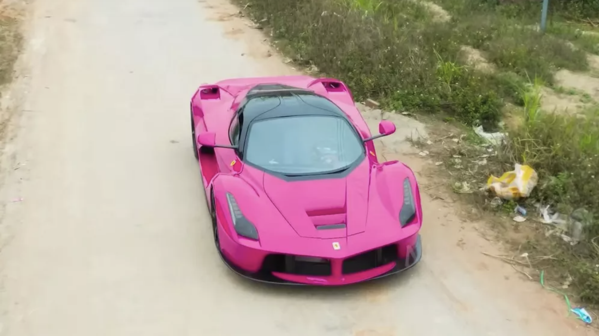 LaFerrari απ’έξω, Toyota από μέσα (+video)