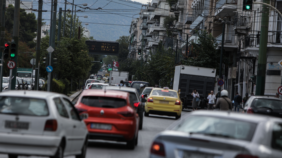 Κίνηση στους δρόμους: Μποτιλιάρισμα στην Αττική Οδό -  - Πού έχει κίνηση τώρα 