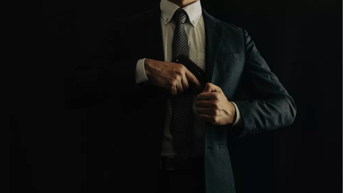 Απίστευτο: Εμπορος τράβηξε όπλο και απειλούσε