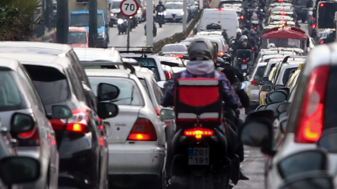 Κίνηση στους δρόμους: Αυξημένη κυκλοφορία στον Κηφισό - Δείτε live