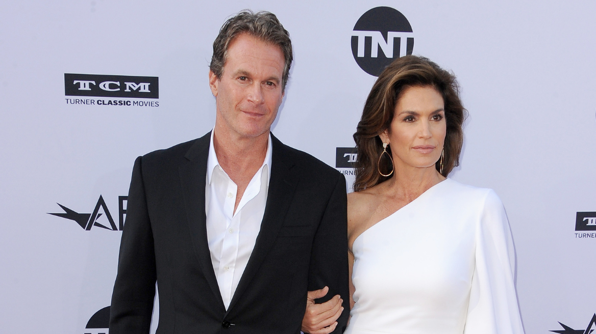 Σίντι Κρόφορντ: Η δημόσια ερωτική εξομολόγηση στον επί 25 χρόνια σύζυγό της