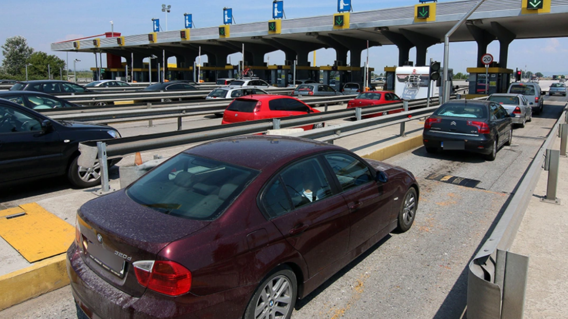 Κίνηση: Συνεχίζονται οι καθυστερήσεις στην Αττική Οδό στο ρεύμα προς αεροδρόμιο - Καλύτερη η εικόνα στον Κηφισό 