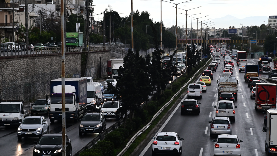 Κίνηση στους δρόμους:  Έντονη συμφόρηση στον Κηφισό - Καθυστερήσεις και στην Αττική οδό