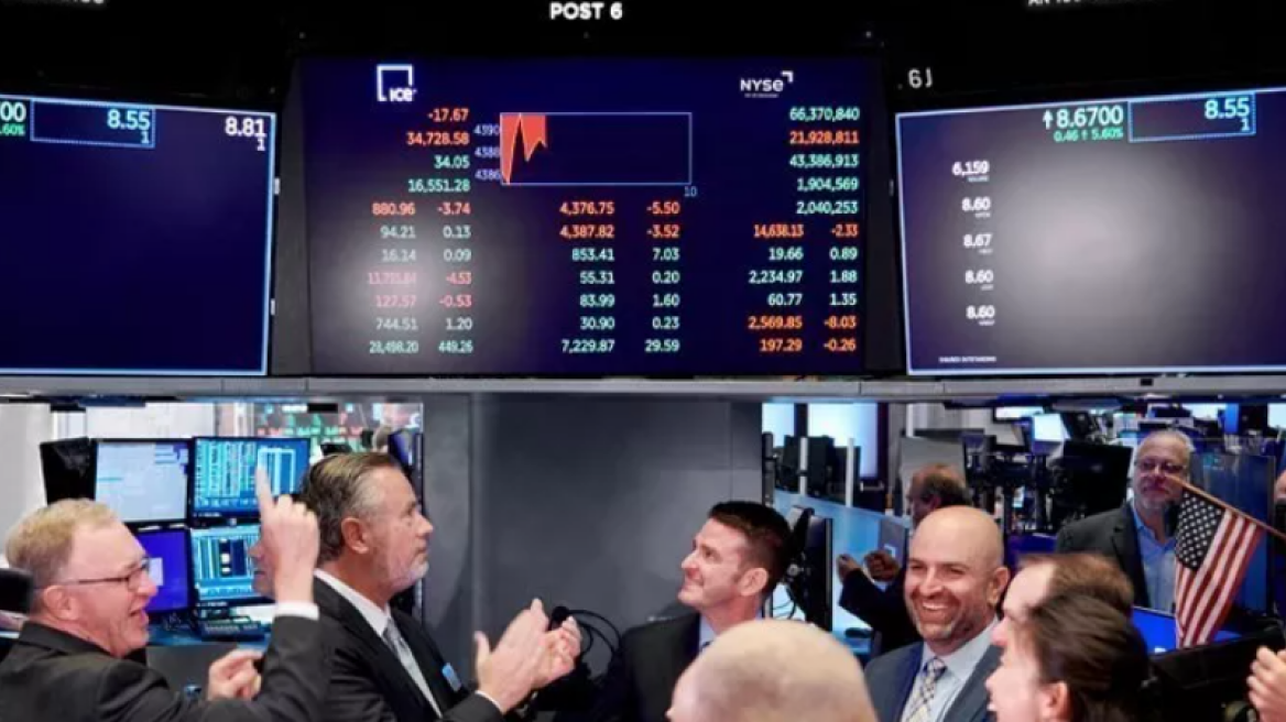 ΗΠΑ: $1,2 δισ. αποκόμισαν οι… σορτάκηδες από το ποντάρισμα στις μικρές τράπεζες