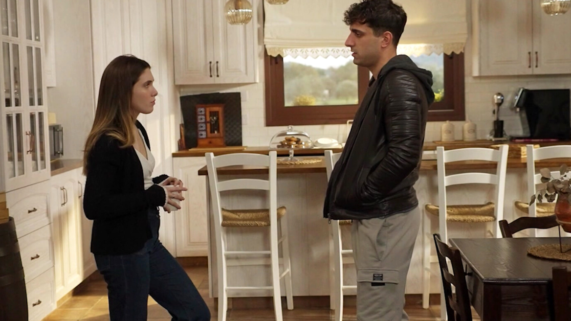 Γη της Ελιάς: Ο Αλέξης σκοτώνει τη Μυρτάλη