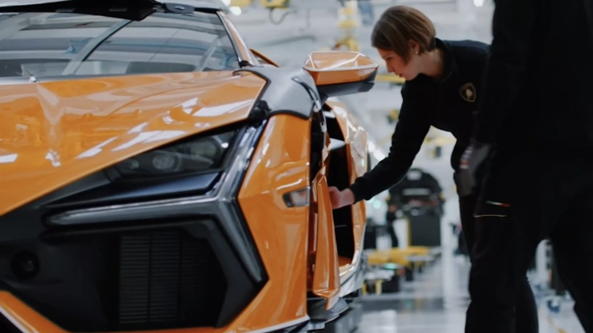 Video: Δείτε πώς φτιάχνεται μία Lamborghini 