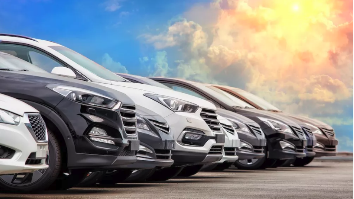 Γιατί έγινε τέτοιος χαμός... στις εκθέσεις αυτοκινήτων προεκλογικά;