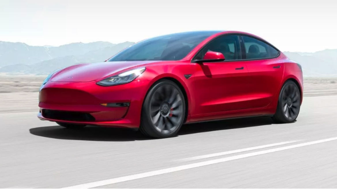 Απίστευτο: Δείτε πόσα πλήρωσε για τη συντήρηση ενός Tesla