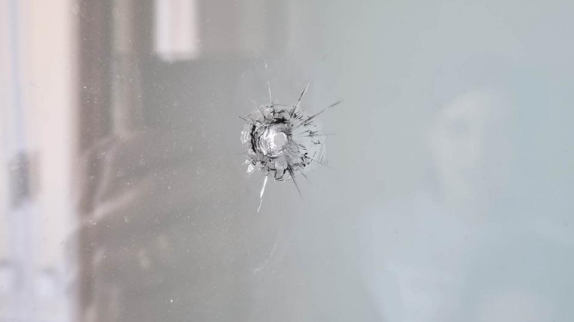 Ρέθυμνο: Σφαίρα κατέληξε σε παράθυρο παιδικού δωματίου