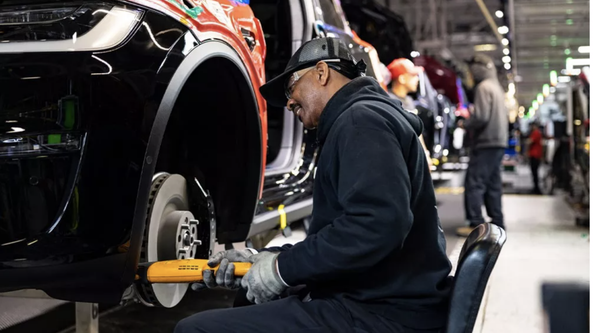 Η Tesla κατηγορείται και πάλι για ρατσισμό