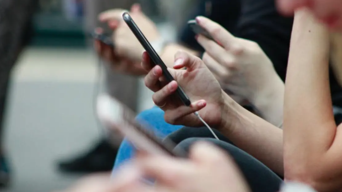 Νέο voucher έως 800 ευρώ για γονείς - Θα δίδεται κάθε μήνα, πότε ανοίγουν οι αιτήσεις
