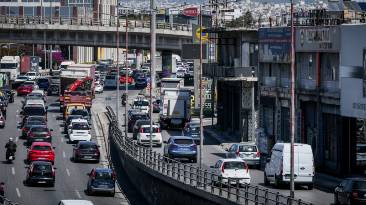 Κίνηση στους δρόμους: Μποτιλιάρισμα στον Κηφισό λόγω τροχαίου