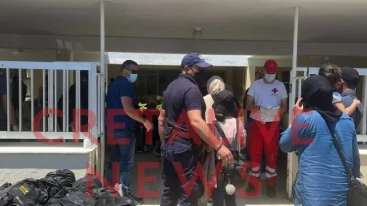 Ενώπιον του εισαγγελέα οι δύο φερόμενοι ως διακινητές των 80 μεταναστών στην Κρήτη