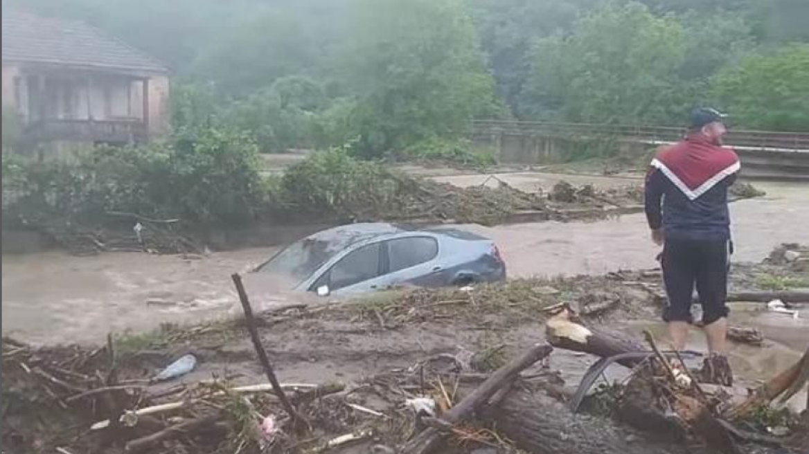 Σερβία, Βοσνία: Πλημμύρες μετά από καταρρακτώδεις βροχές - Εγκαταλείπουν τα σπίτια τους