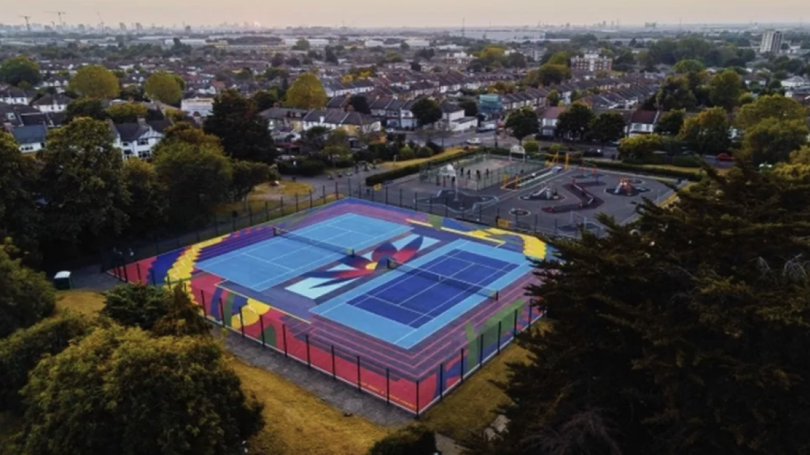 Ένα δυνατό… σερβίς από τον Φέντερερ και τη Mercedes