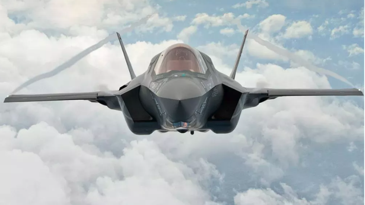 Τέλος οι πιλότοι από τα μαχητικά αεροσκάφη...