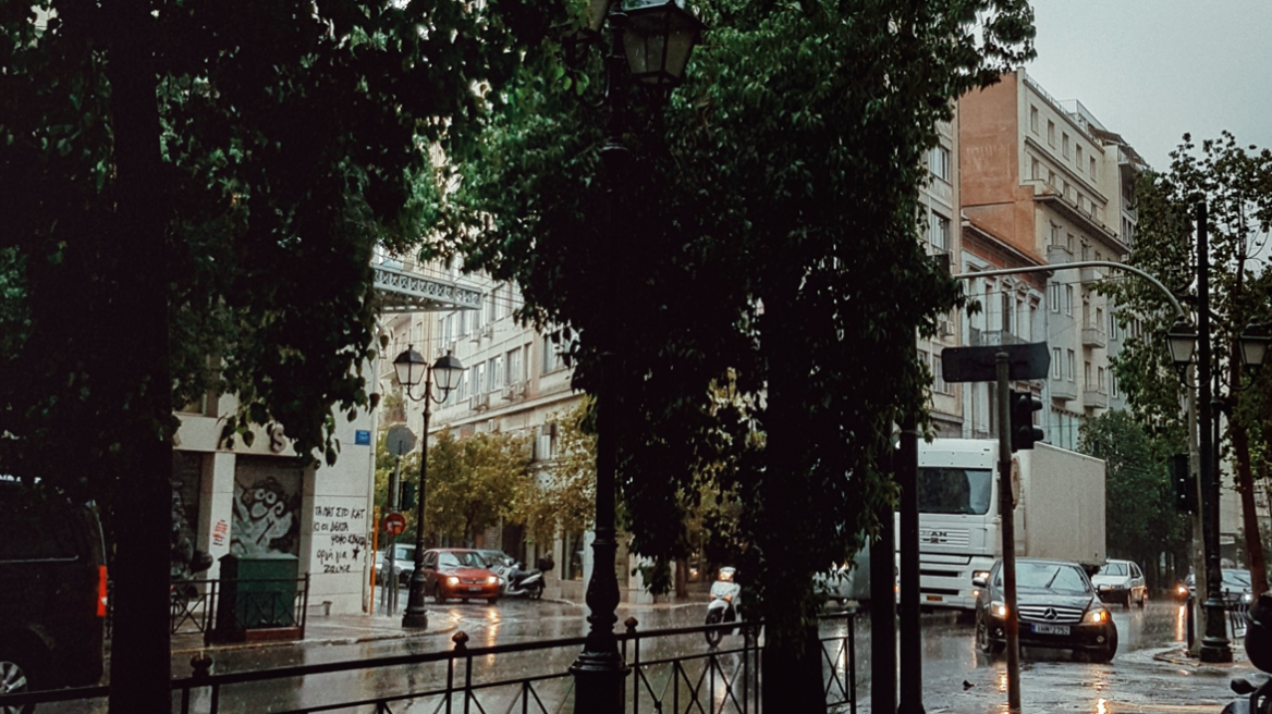 Σύντομες μπόρες σήμερα στην Αττική - Τι καιρό θα έχουμε αύριο 