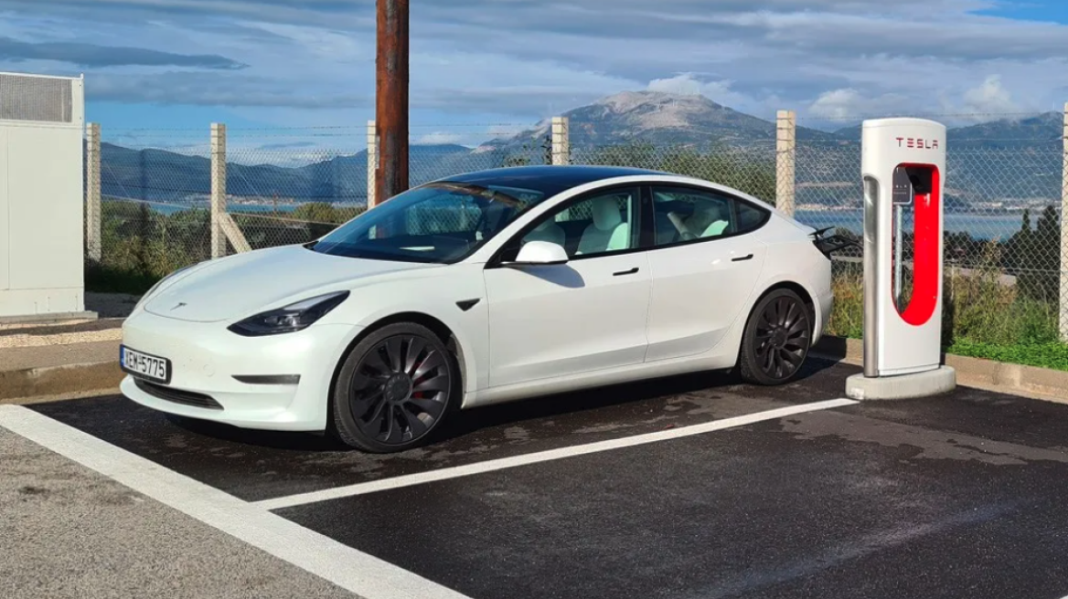 Μεγάλη επένδυση της Tesla στην Ελλάδα