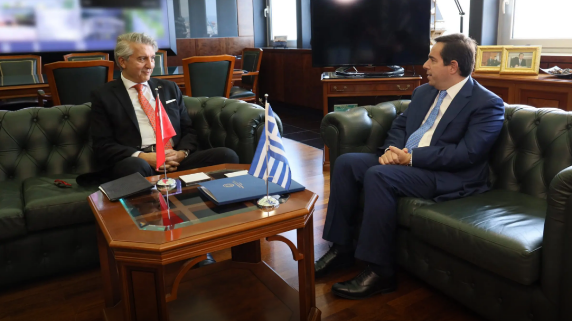 Νότης Μηταράκης: Συνάντηση με τον Τούρκο πρέσβη στην Αθήνα - «Προσβλέπουμε στην καλή συνεργασία»