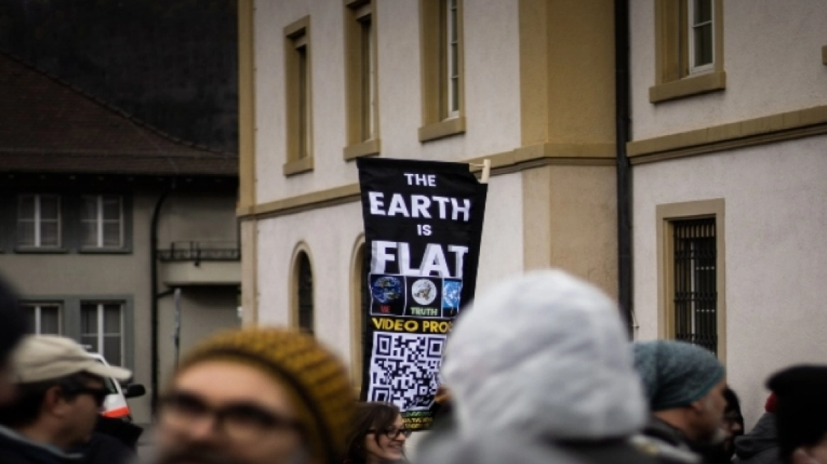 Η Google τρολάρει όσους υποστηρίζουν πως η Γη είναι επίπεδη