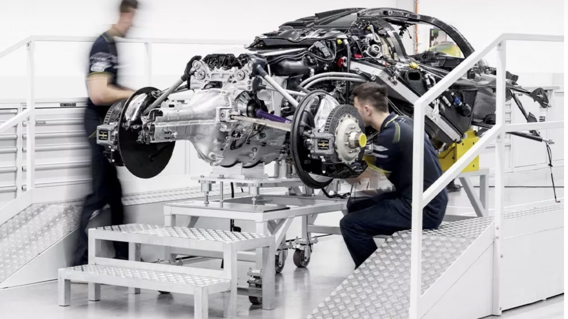 Τσάμπα πράγμα: 100.000 ευρώ για ετήσιο σέρβις!