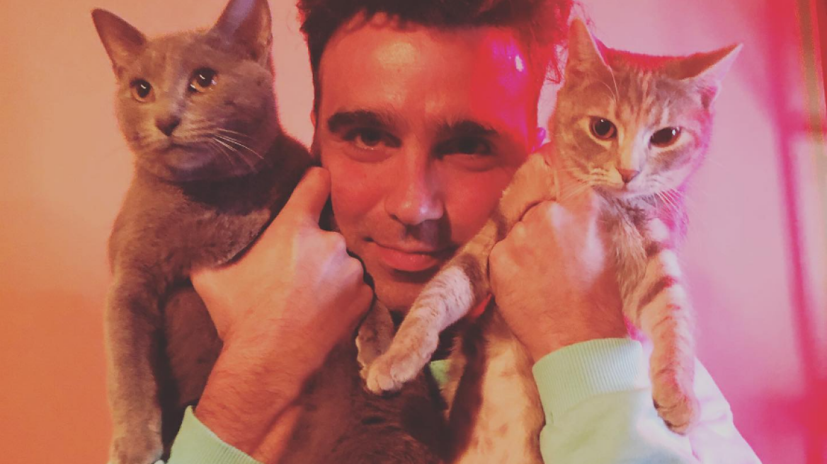 Ο Quarantino και η Tsu_Li, οι γάτες του Γιώργου Ζερβού