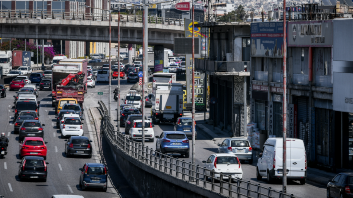 Η κίνηση στους δρόμους: Μποτιλιάρισμα σε Κατεχάκη και Πειραιώς - Πού έχει καθυστερήσεις στο κέντρο