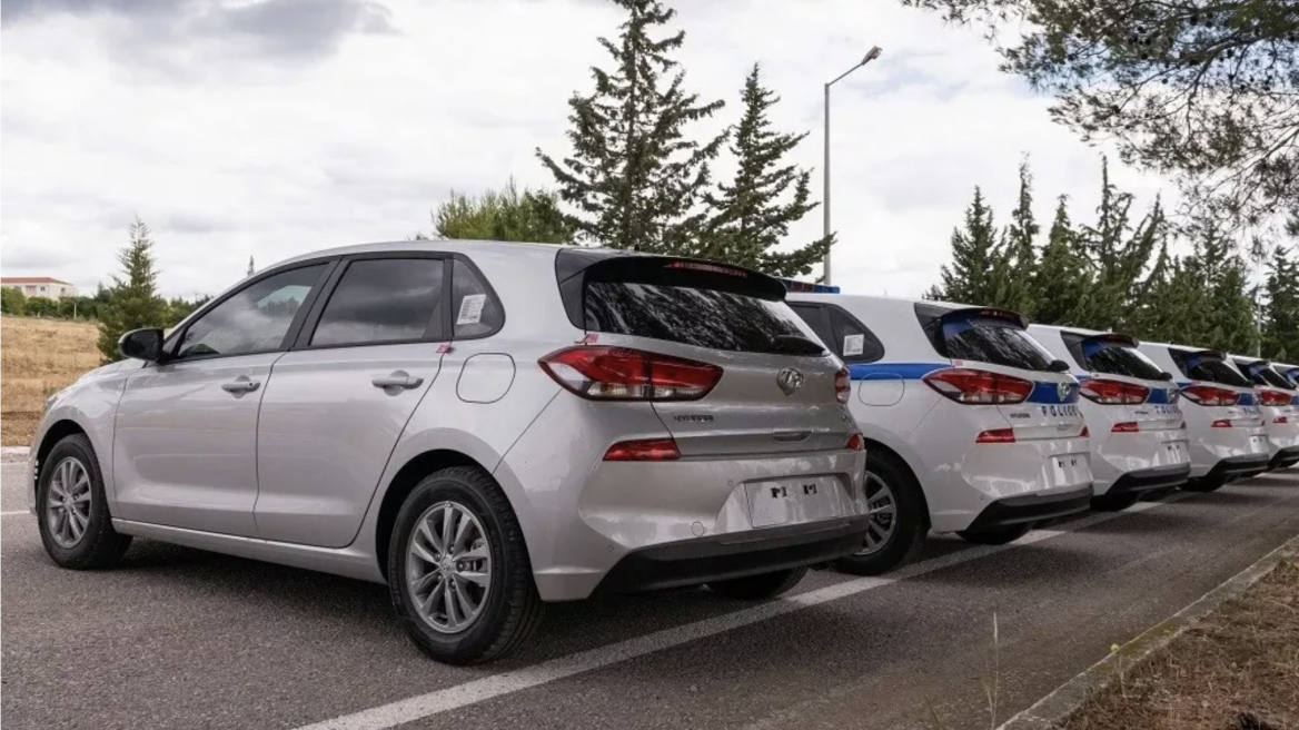 Στους δρόμους καμουφλαρισμένα περιπολικά