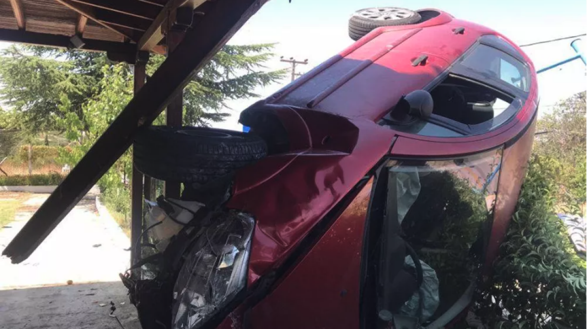 Θεσσαλονίκη: ΙΧ καρφώθηκε σε σπίτι - Δείτε εικόνες- video