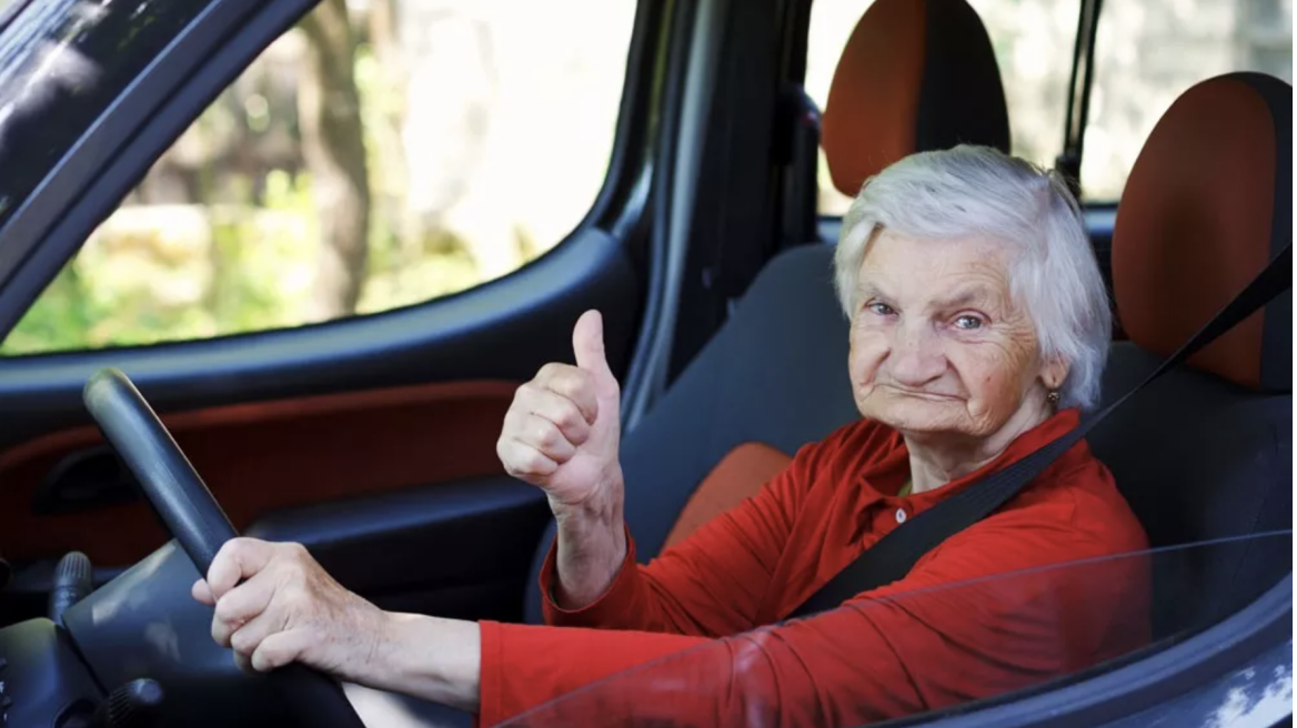 Ελλάδα: Τι θα γίνει με τους υπερήλικες οδηγούς; - Μέχρι ποια ηλικία πρέπει να οδηγούμε;